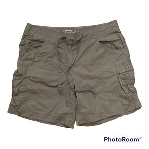 RELAX TOMMY BAHAMA Ladies Sample Shorts in Army Green Size 6